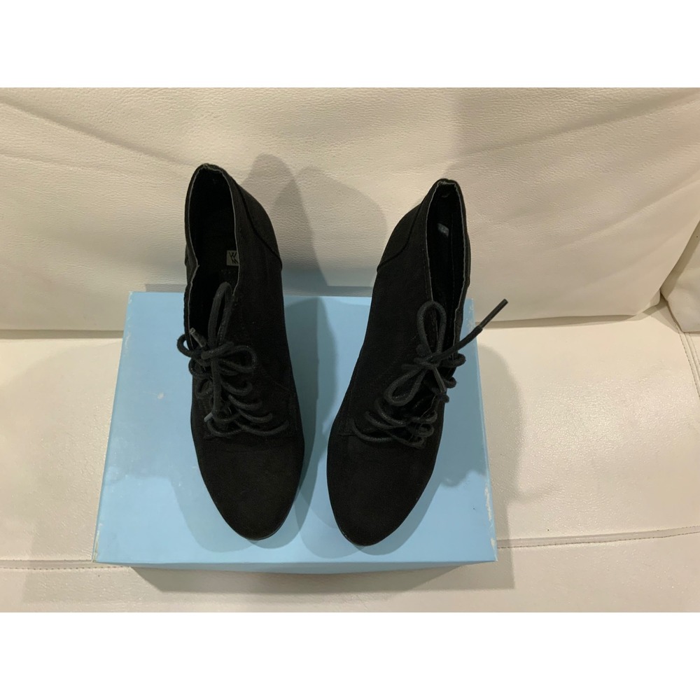 White Mountain Black Suede‎ Lace Up Ankle Boots Women's Size 7.5M